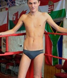 shirtless boys 5bce57958e7f9.jpg