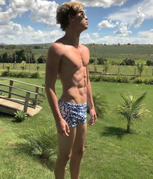 shirtless boys 5bce57eaa33fc.jpg