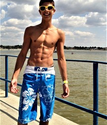 shirtless boys 5bce57fdbcfb8.jpg