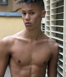 shirtless boys 5bce587e44ef5.jpg