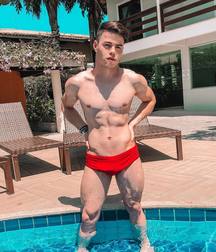 shirtless boys 5bceca547e3b7.jpg