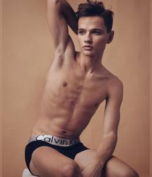 shirtless boys 5bcecad57d77a.jpg