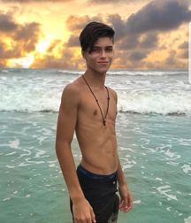 shirtless boys 5bd1ab81300df.jpg