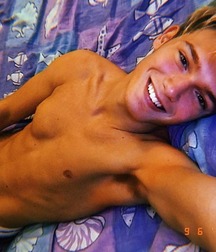 shirtless boys 5bd1abfd4d415.jpg