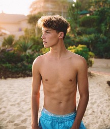 shirtless boys 5bd1ac2e07681.jpg
