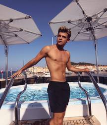 shirtless boys 5bd1ac37d1246.jpg