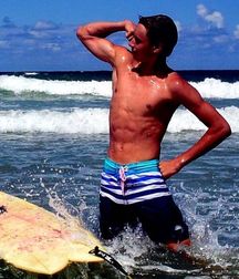 shirtless boys 5bd1ac57bd6e9.jpg