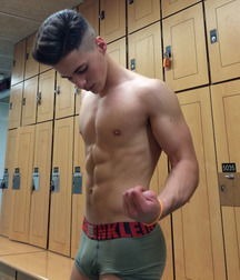 shirtless boys 5bd1acf3f23bc.jpg