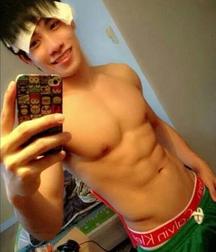 shirtless boys 5bd32297b496f.jpg