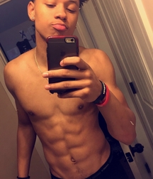shirtless boys 5bd39ec6adedc.jpg