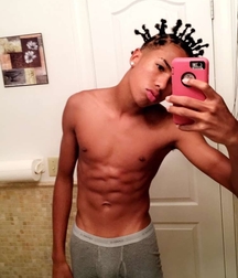 shirtless boys 5bd39eca0df64.jpg