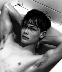 shirtless boys 5bd39fbaaf9a7.jpg