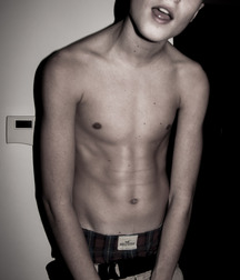 shirtless boys 5bd39ff5c4ab7.jpg