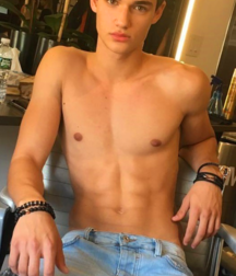 shirtless boys 5bd3a11c8d8c2.png