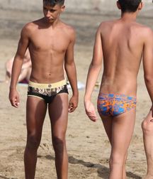 shirtless boys 5bd5d25123e61.jpg