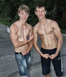shirtless boys 5bd5d3862f946.jpg