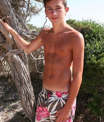 shirtless boys 5bd5d598c7ae0.jpg
