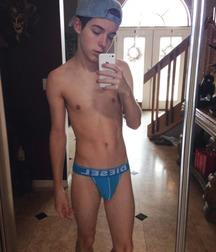 shirtless boys 5bd73d2cf0e40.jpg