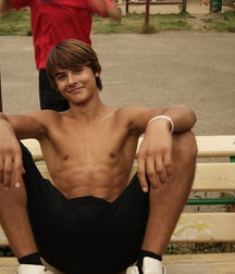 shirtless boys 5bd73ecf2c44e.jpg
