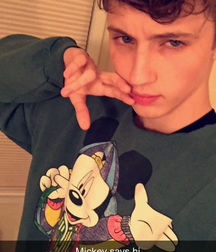 Boys 5bd8c3c4b531a.jpg