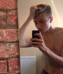 shirtless boys 5bdadb21dd1f1.jpg