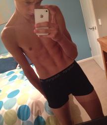 shirtless boys 5bdade587f0e5.jpg