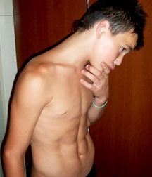 shirtless boys 5bdb34352c4fb.jpg