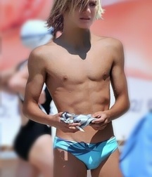 shirtless boys 5bdb34e34e36c.jpg
