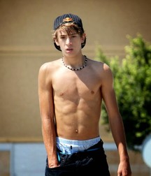 shirtless boys 5bdd94af35033.jpg