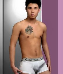 shirtless boys 5bdd95c222d63.jpg