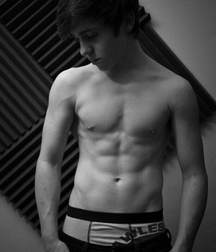 shirtless boys 5bdd9634ebad3.jpg
