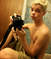 shirtless boys 5bdd97b141873.jpg