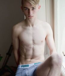 shirtless boys 5bddd3ec57be3.jpg
