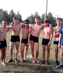 shirtless boys 5bded686a73c3.jpg