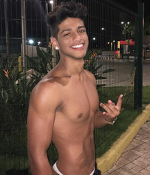 shirtless boys 5be2e85e54b73.jpg