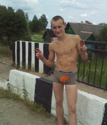 shirtless boys 5be2e8b70459f.jpg
