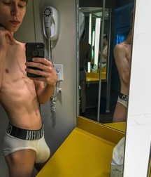shirtless boys 5be5b616555ec.jpg
