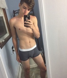 shirtless boys 5be5b64215bb6.jpg