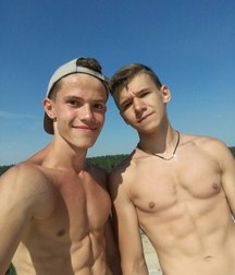 shirtless boys 5be5b7bac1495.jpg