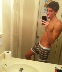 shirtless boys 5be6b0d74412d.jpg