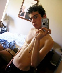 shirtless boys 5be6b1391c443.jpg