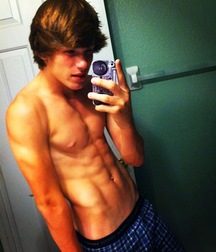 shirtless boys 5be6b1584ca3d.jpg