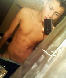 shirtless boys 5be6b18b631c9.jpg