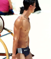 shirtless boys 5be803246d6ba.jpg