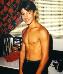 shirtless boys 5be8040f64729.jpg
