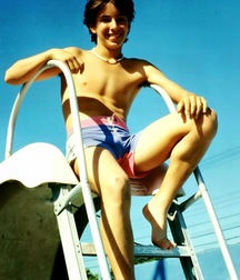 shirtless boys 5be8041753f0d.jpg