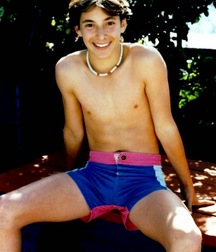 shirtless boys 5be8041f99689.jpg