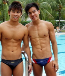 shirtless boys 5be8053e027a7.jpg