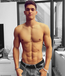 Hunks 5be8870a56191.jpg