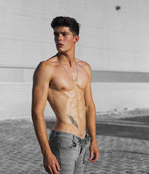 Hunks 5be887773c11e.jpg